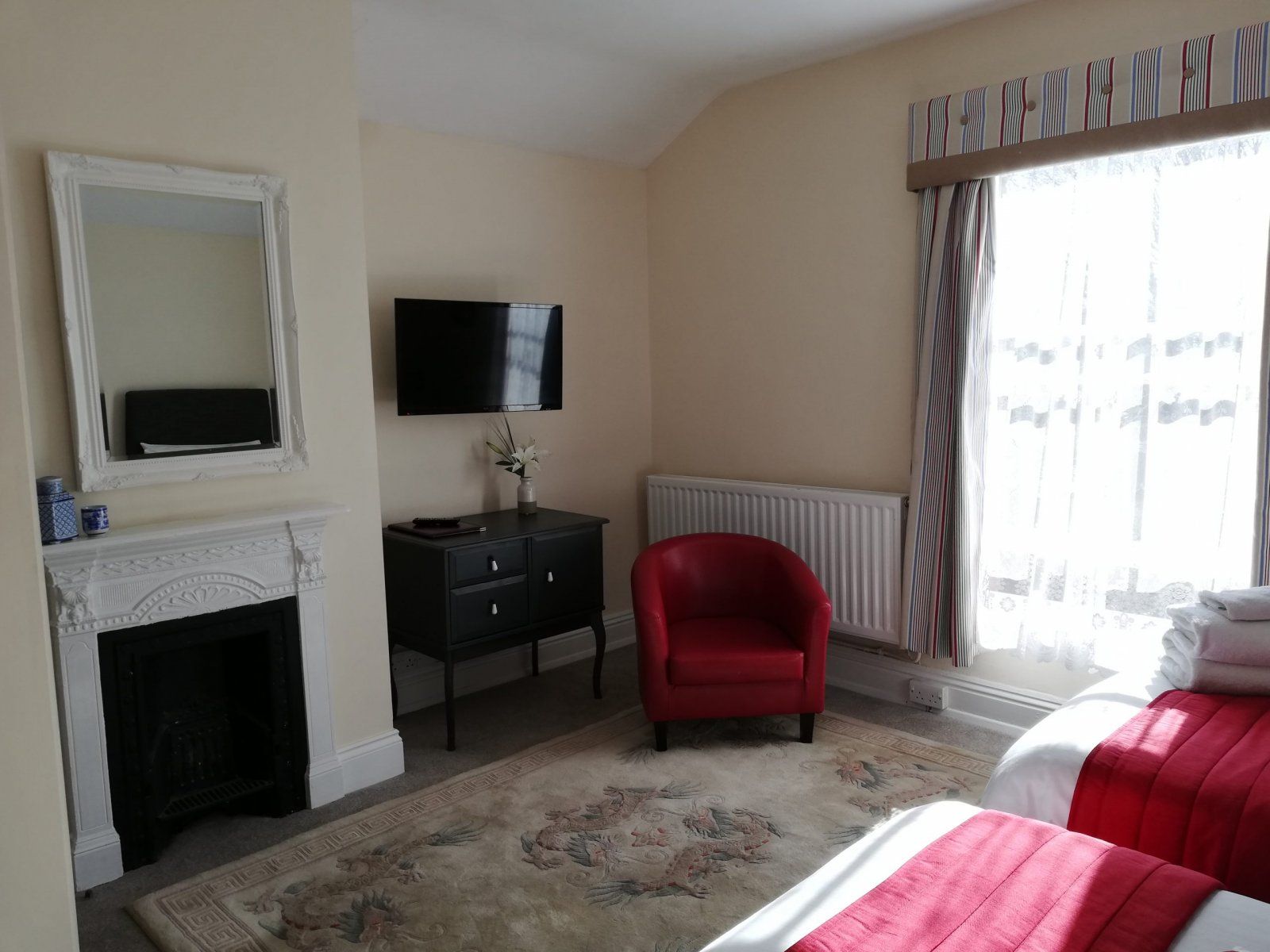 Twin room with fireplace