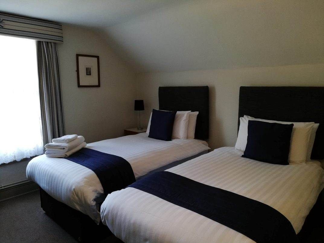 Twin room in navy and white